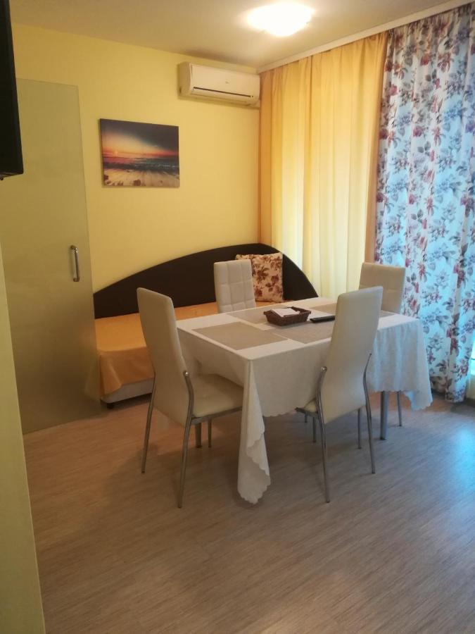 Apartments Victoria 克兰内沃 外观 照片